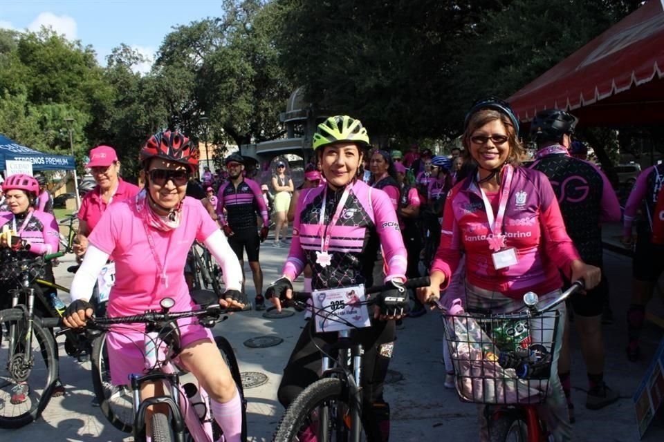 María Isabel Dávila Gámez, Leticia de León y Carolina Lira Torres