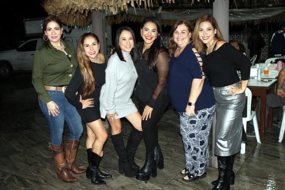 Lily Rangel, Cristal Ruiz, Olga Becerra, Kathya Cantú, Lolita Garza de Calderón y Mónica Ramos