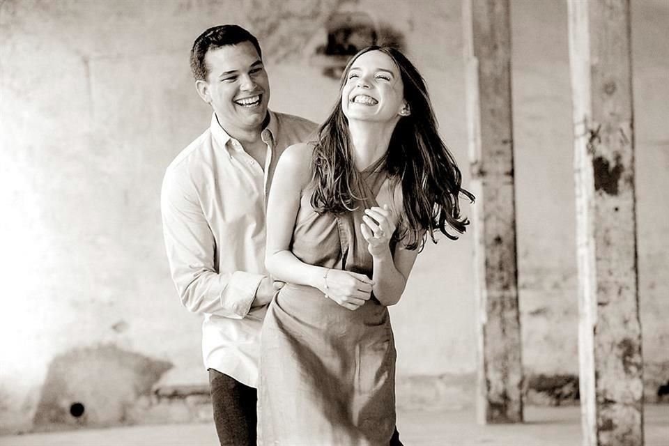CON SU ESPOSA. Priscila González Almaguer, con quien se casó en junio del 2023.