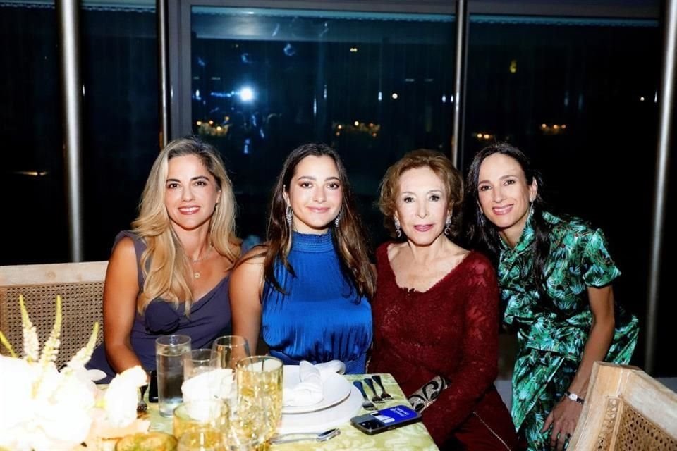 Gaby Castro de Garza, Sienna Garza, Yolanda Santos de Hoyos y Yolanda Garza de González