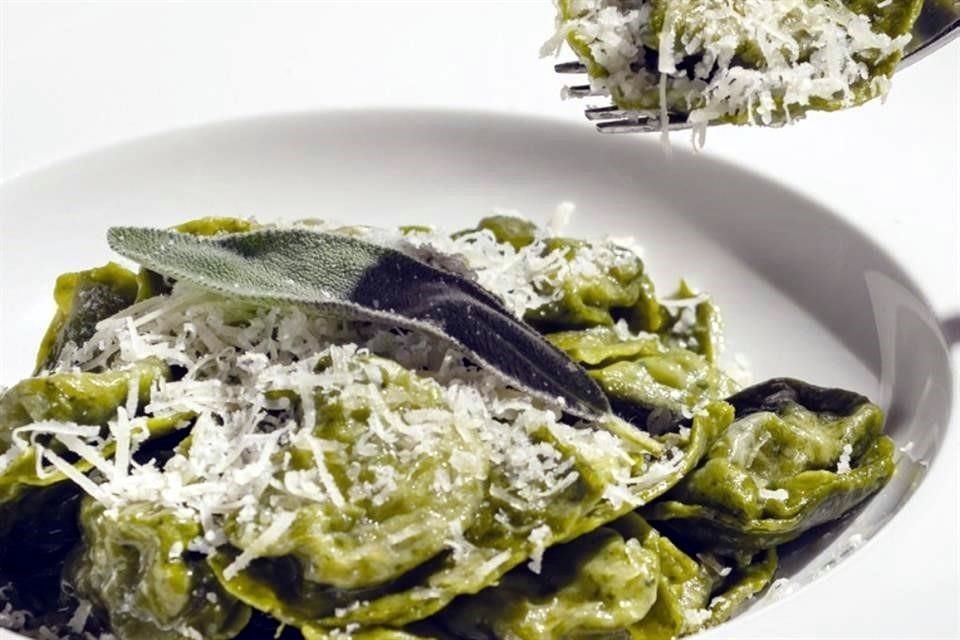 Sombreritos Verdes, pasta rellena con mezcla de quesos... receta de la familia.