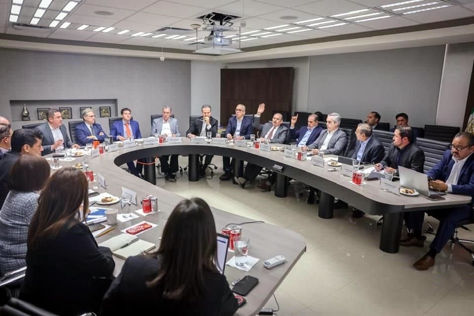El Consejo de AyD, aquí en una reunión del 24 de octubre, aprobó ayer que la paraestatal solicite deuda para el 2025.