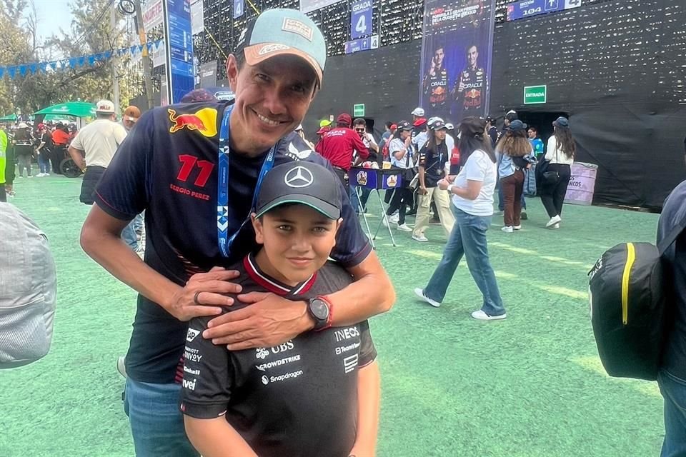 Pequeños de primaria y secundaria aprovecharon el día de Consejo Técnico Escolar para cambiar el salón por la pista y disfrutar la F1.