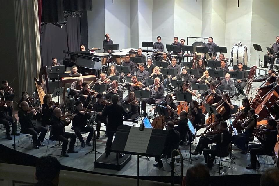 La Orquesta Sinfónica de la UANL se presentó anoche en el Aula Magna del Colegio Civil.