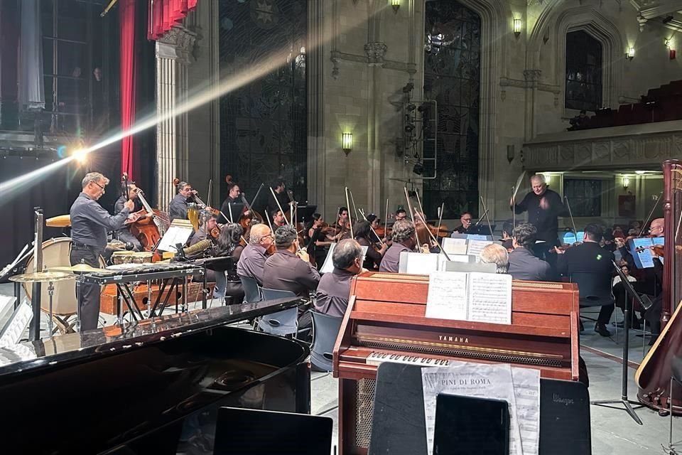 La Orquesta Sinfónica de la UANL se presentó anoche en el Aula Magna del Colegio Civil.