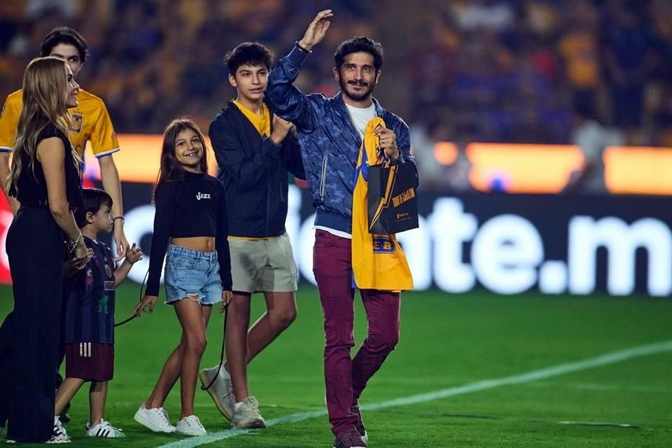 Damián Álvarez estuvo acompañado de su familia.