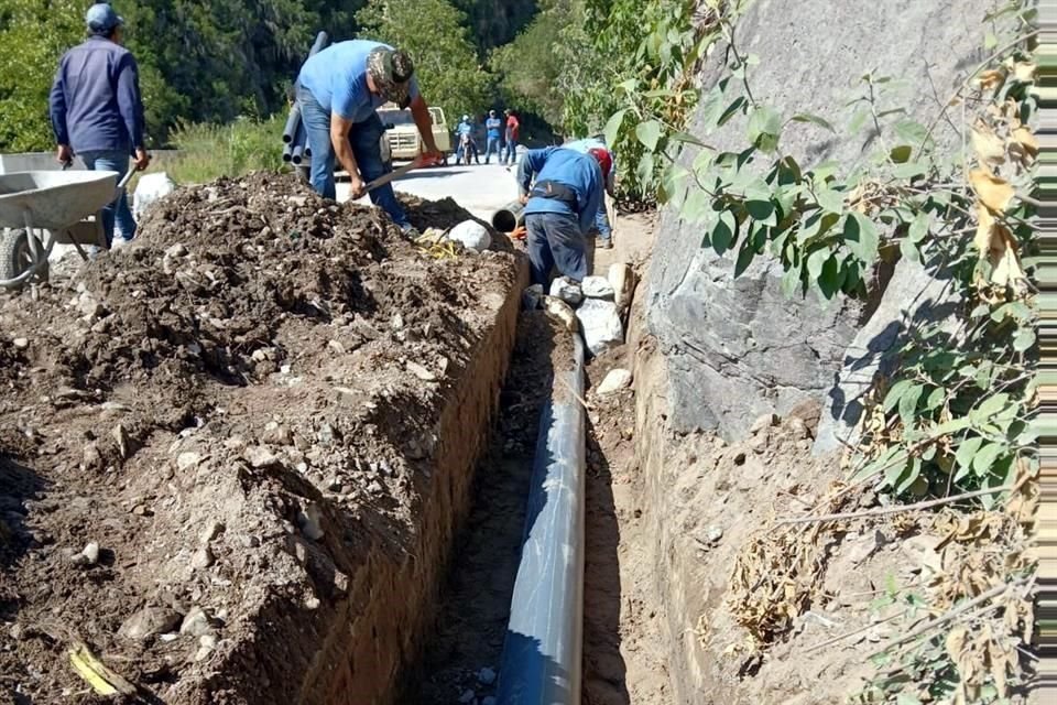 Los habitantes de la Comunidad San Juan Bautista juntaron fondos y se organizaron para reparar la acequia dañada por la tormenta 'Alberto'.