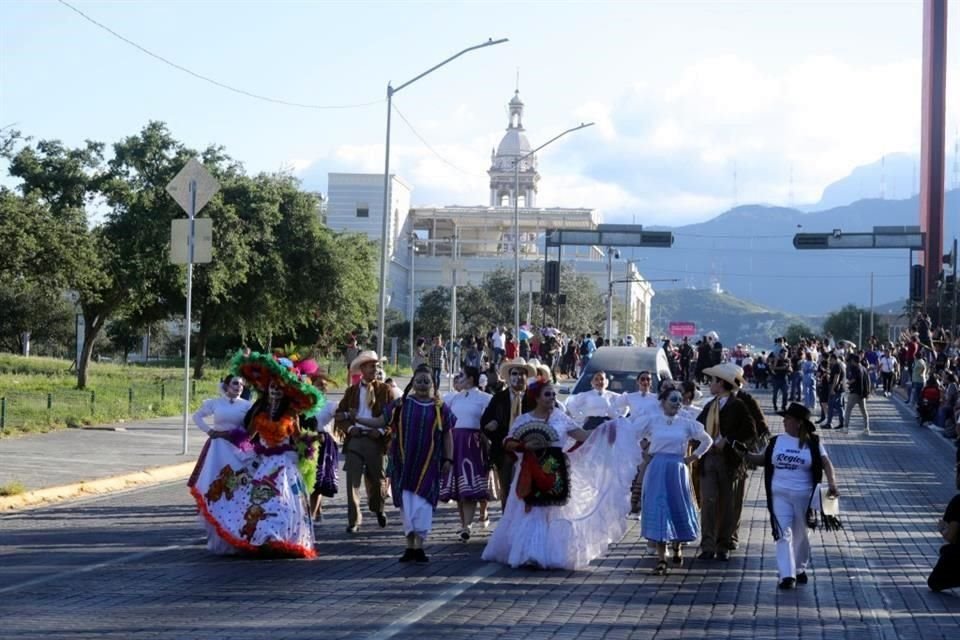 Desfilaron por Zuazua, doblar en Washington y continuar el circuito por Zaragoza hasta concluir a la altura de Ocampo.