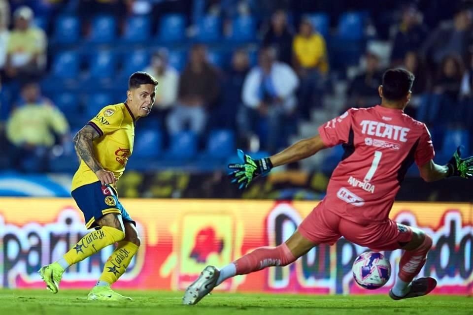 Momento en el que el uruguayo Brian Rodríguez anota el 1-0 para el América.