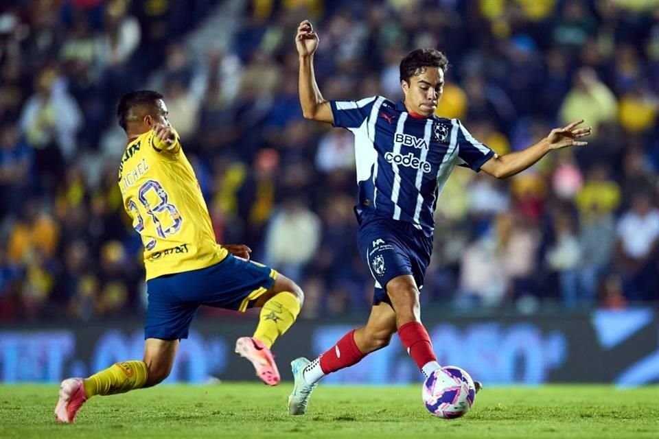El canterano Íker Fimbres aportó minutos en este duelo para que Rayados cumpliera con la regla de menores.