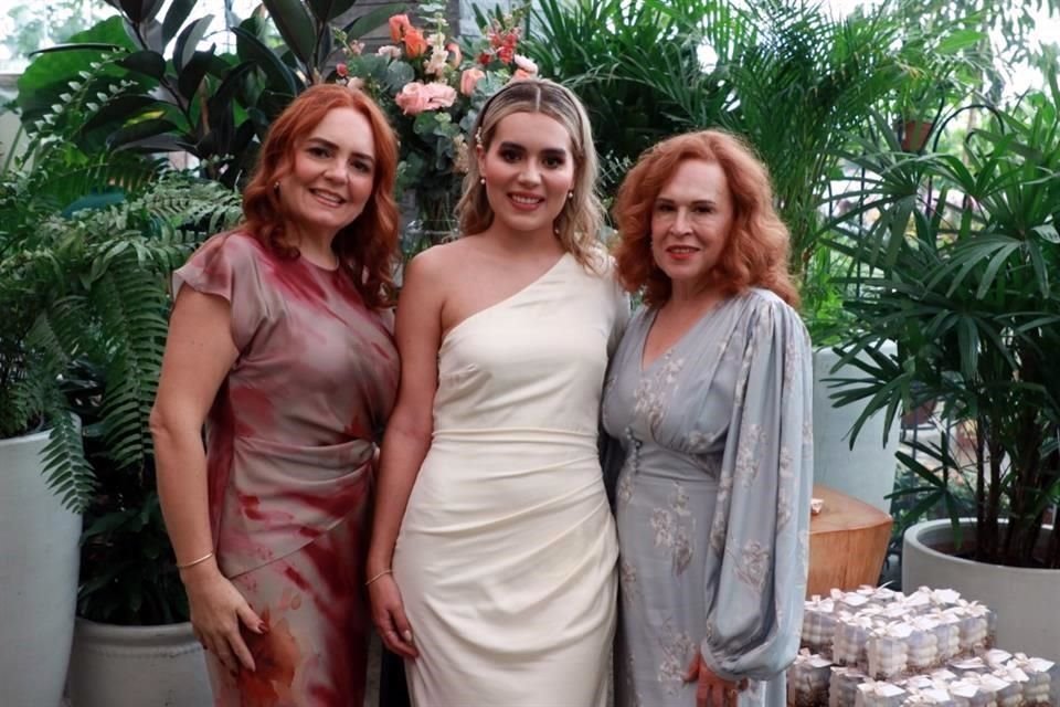 Mireya Gutiérrez de Valdez, Gisela Valdez Gutiérrez y Lilia de la Garza González