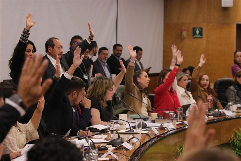 Diputados de Morena y aliados aprobaron en comisiones el dictamen que impide que reformas constitucionales sean impugnadas; pasa al Pleno.