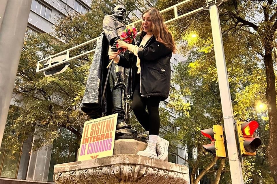 Se trató de una intervención organizada por mujeres de Movimiento Ciudadano en la Ciudad de México, en el marco del Día Internacional de los Cuidados.