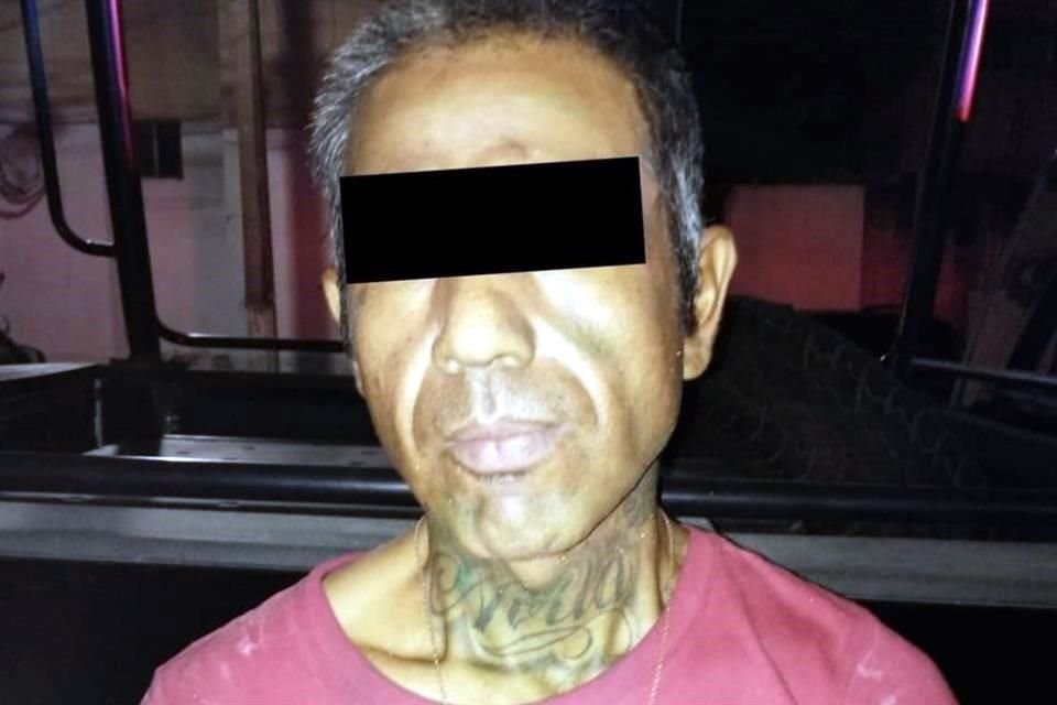 Un hombre que amenazaba con lanzarse desde la azotea de su casa es rescatado por autoridades en la Colonia Tres Caminos, en Guadalupe.
