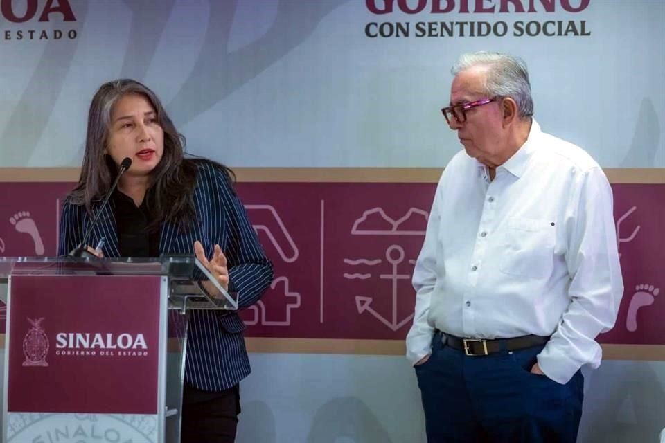 La subsecretaria Figueroa en una conferencia con el Gobernador Rubén Rocha.