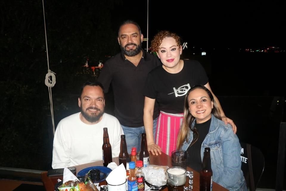 Ernesto Herrera, Cinthia Beltrán, Luis Hernández y Marcela López