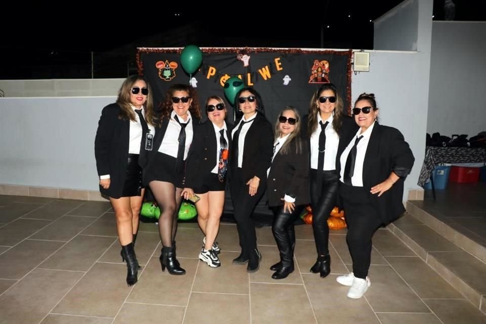 Betza Alvarado, Tere García, Diana de Charles, Iris Rivera, Adriana García, Verónica Ramírez y Sandy Rodríguez