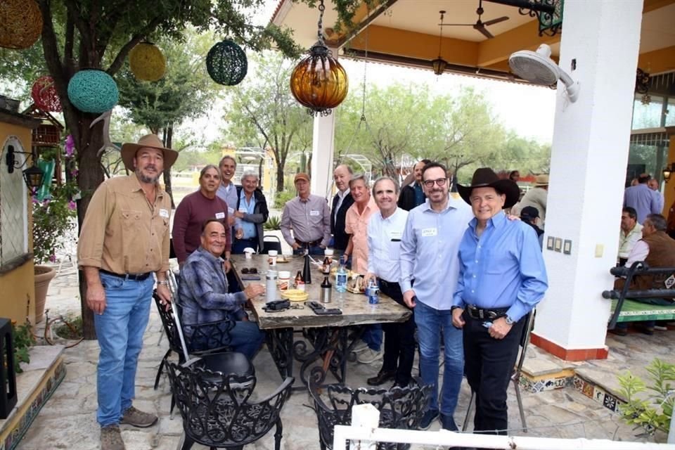 Eduardo Drexel, Tony Drexel, Tony Garza Zambrano, Mario Treviño, Ernesto Calvillo, Raúl González, Felipe Vidaurri, Arnoldo Sáenz Guerra, Ángel Herrera, Jorge Maldonado y Jorge Montemayor