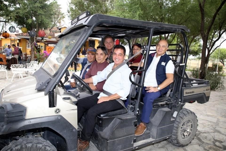 Pepe Cabellero, Guillermo Garza, Tony Garza Zambrano, Jesús Chapa, Luis Fernando Martínez y Alberto Rodríguez