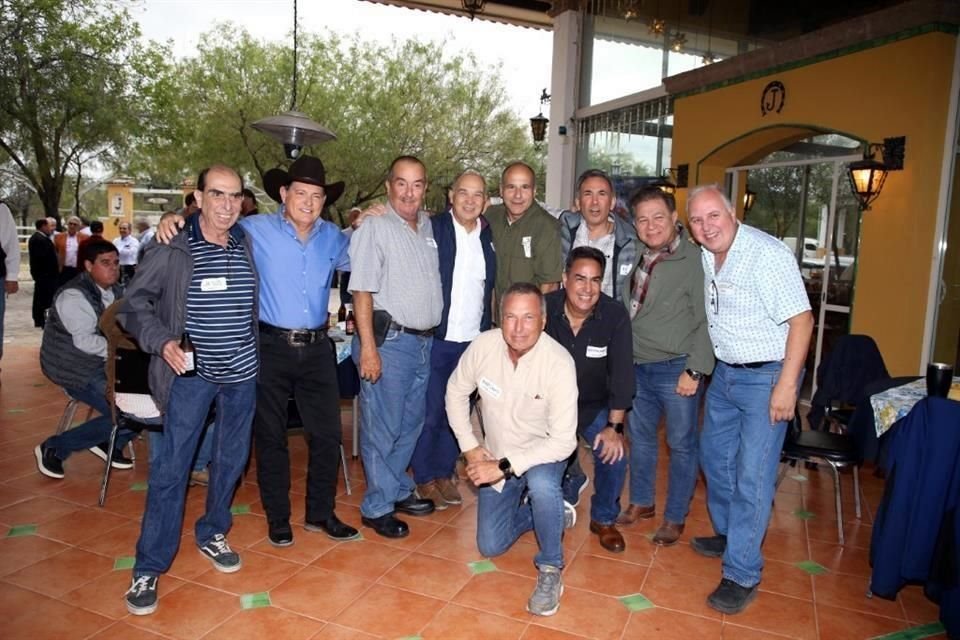 Jesús García, Jorge Montemayor, Policarpo Elizondo, Alberto Rodríguez, Fernando Abrego, Alfredo Saldaña, Guillermo Garza, Gustavo Vela, Toño González y Raymundo Zertuche