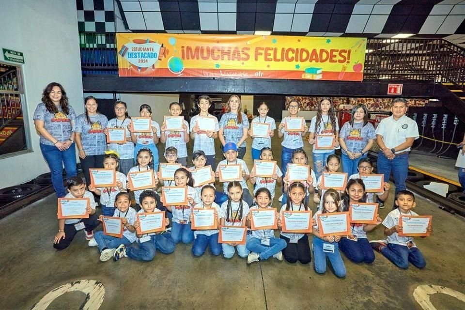 Una de las medidas EFR es el evento Estudiante Destacado en el que la empresa reconoce a los hijos de los colaboradores que obtuvieron un promedio de 9.5 a 10 como calificación en el ciclo escolar.