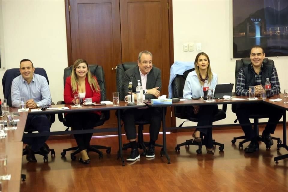 Los Diputados locales de diversas bancadas se reunieron ayer con el Tesorero Carlos Garza para discutir el presupuesto 2025. 