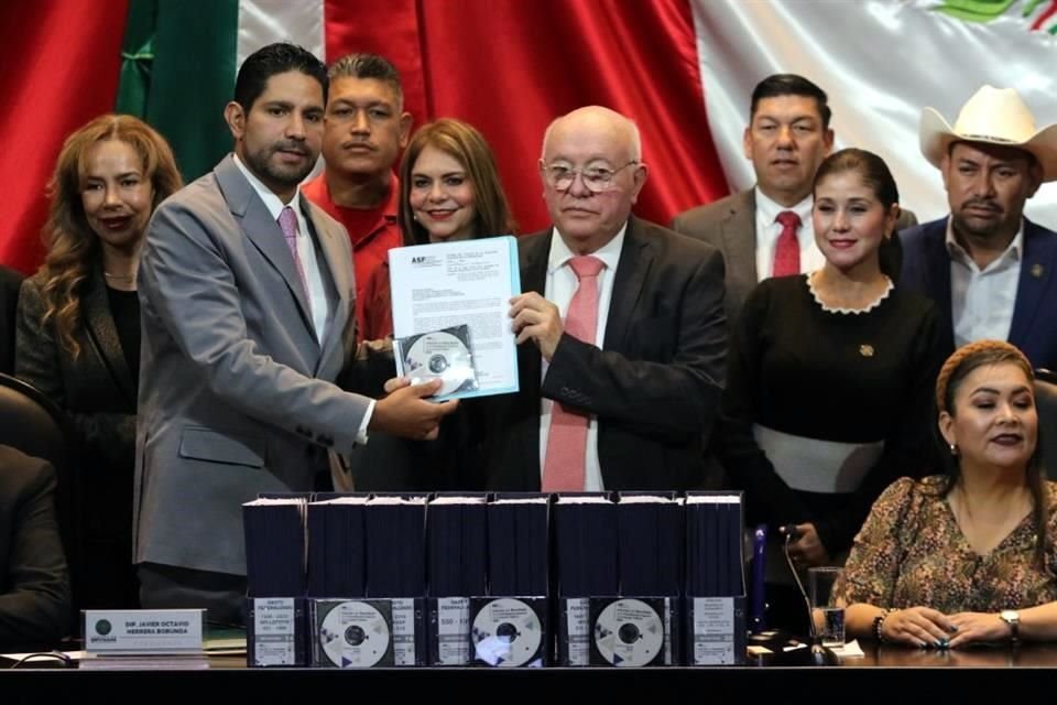 David Colmenares, titular de la ASF, entregó hoy a la Cámara de Diputados el segundo paquete de informes individuales de la Revisión de la Cuenta Pública 2023.