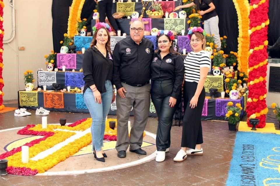 Marissa Quintanilla, Ignacio Ayala Chávez, Cristal Gómez y Tania Ortega