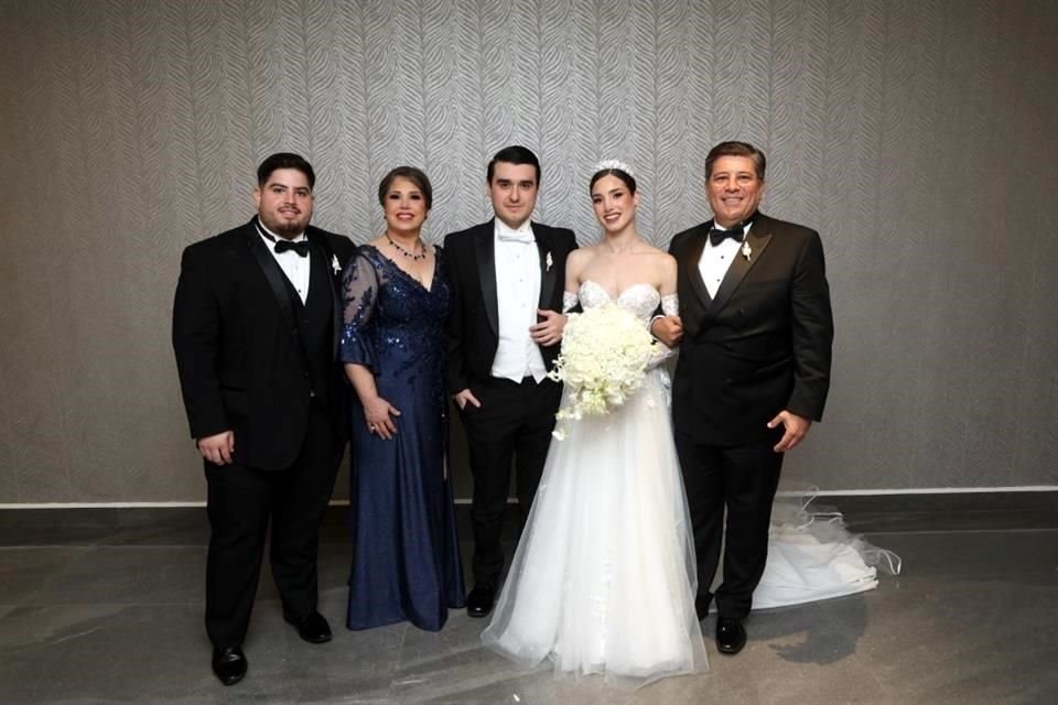 FAMILIA DE LA NOVIA José Alberto Romero, Patricia Webster de Romero, LOS NOVIOS y José Romero