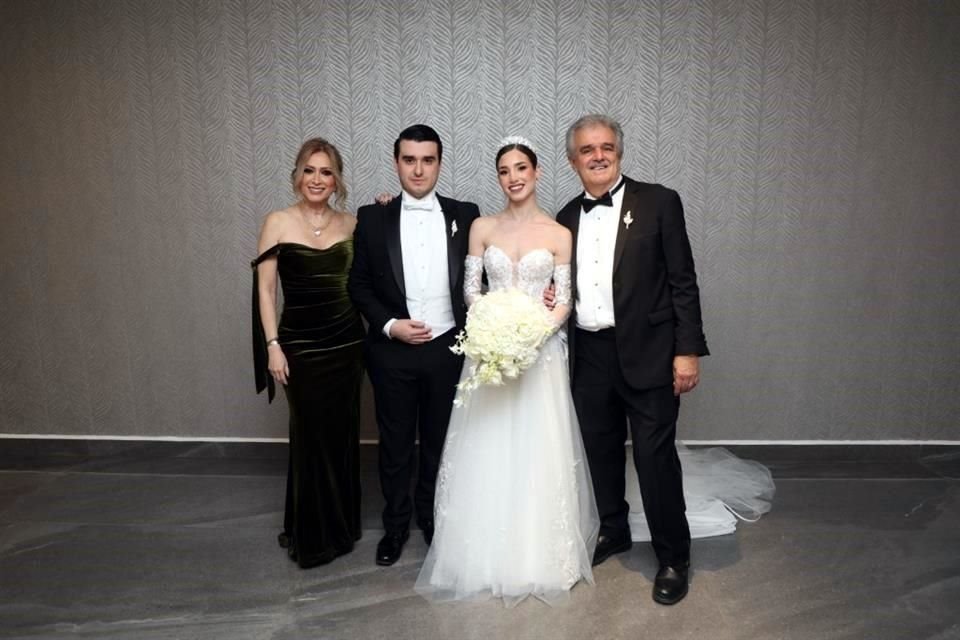 FAMILIA DEL NOVIO Martha Eugenia Tavera de Escamilla, LOS NOVIOS Y Daniel Pereyra Escamilla