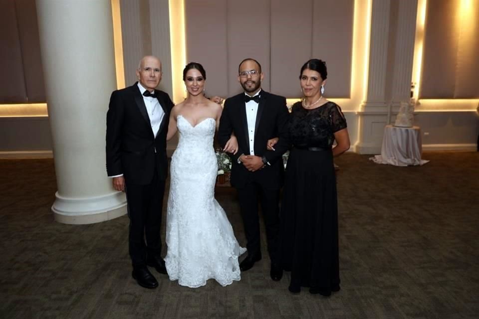 FAMILIA DEL NOVIO Miguel Flores, Alejandra Isita Willcockson, Pedro Flores y Yolanda García Carrizalez