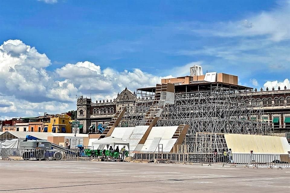 La maqueta monumental que reproduce en el Zócalo los templos de la Gran Tenochtitlán registra un gran avance.