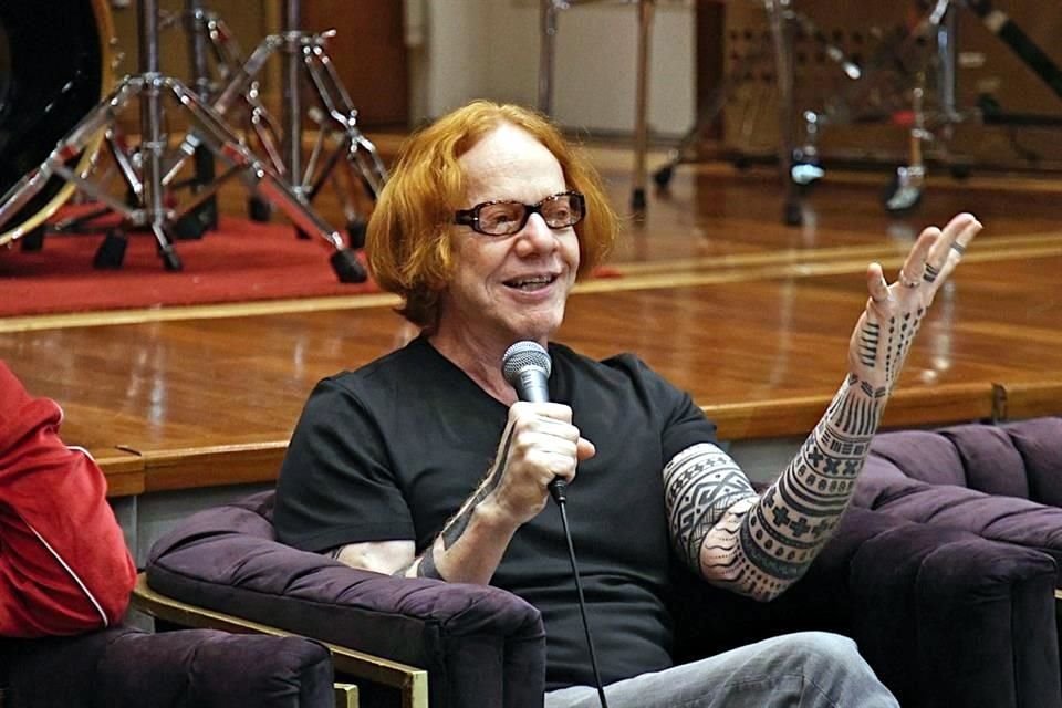 Durante su presentación esta noche, Danny Elfman lanzará un tema inédito ante el público regio.