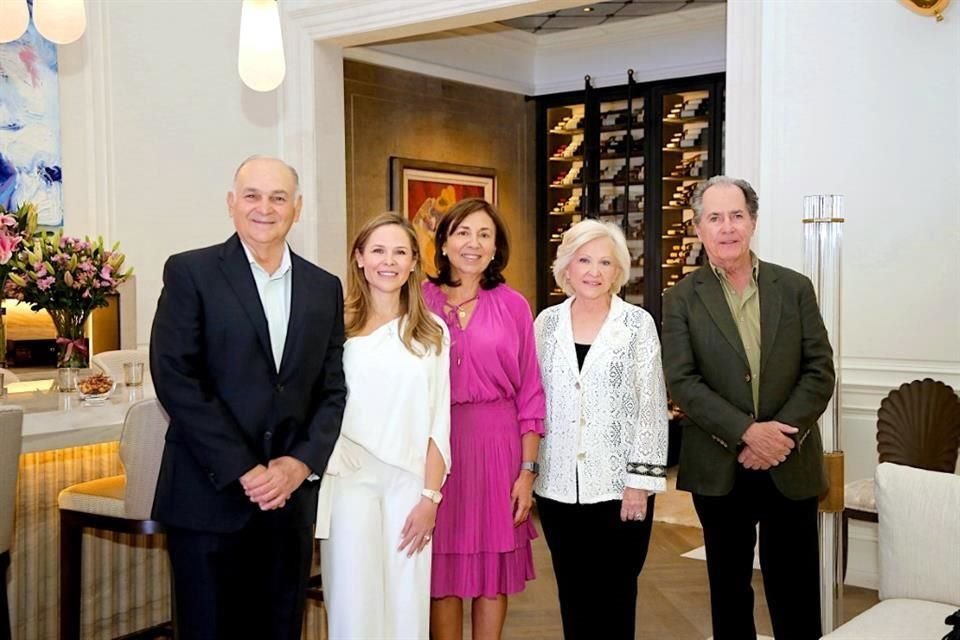 Enrique Gutiérrez, Gaby Gutiérrez, Gloria Fernández, Blanca Ramírez de Gutiérrez y Eduardo González