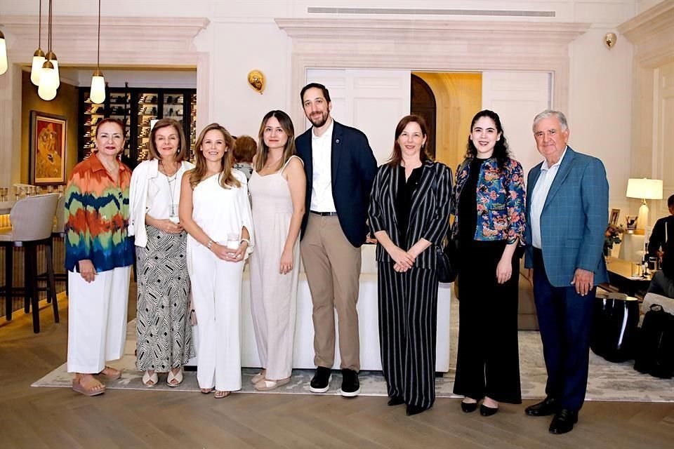 Leticia Treviño, Lily Navarro de Martínez, Gaby Gutiérrez, Daniela Gómez, Carlos Garza Herrera, Sara Zambrano, Paloma Guzmán y Jorge Lozano