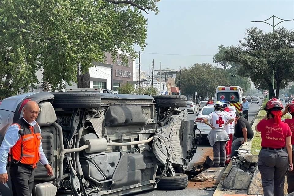 El accidente fue reportado a las 11:40 horas en la Calzada Madero y Luis Carvajal y De La Cueva, en el Centro.