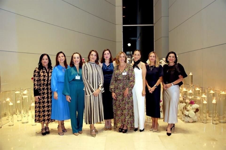 Zandra González, Lorena Medellín, Lourdes Suárez, Isabel Ruenes, Laura Garza, Nohemí Suess, Gina Zertuche, Yolanda Torres y Zandra Gámez