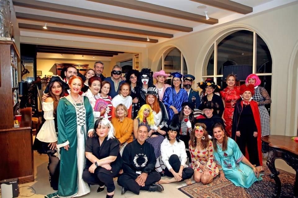 Alumnos de Gattás Espacio para el Arte que asistieronn a su tradicional festejo de Halloween.
