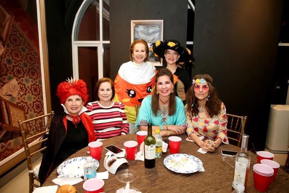 Bibi Coindreau de Zambrano, Melissa Villarreal, Gloria Elizondo, Lorena Coindreau, Claudia Chapa y Verónica Eaton