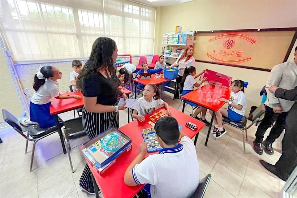 La Primaria General Francisco Naranjo inauguró ayer su aula 'STEAM Luje', que una empresa ayudó a habilitar.