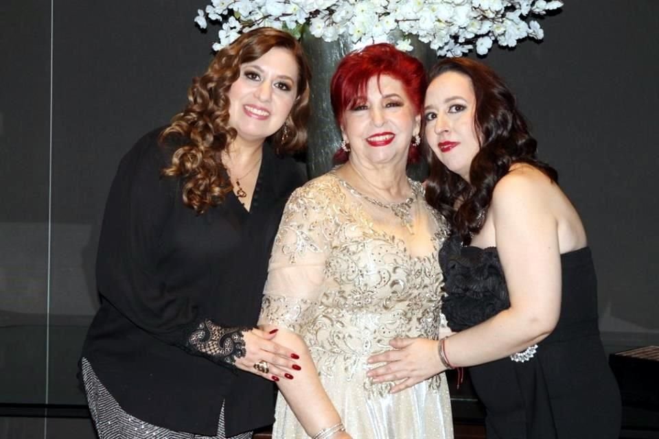 Mariamelia Villarreal de Lozano, Lupita Elizondo y Érika Villarreal