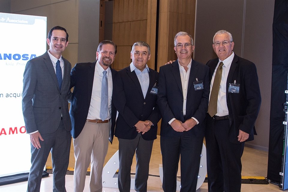 Sergio García del Bosque, Socio y Director de México de Seale & Associates; Brett Carmel, Socio Director y Fundador de Seale & Associates; José Antonio Fernandez Carbajal, Presidente de FEMSA; Bernardo Elosúa Farías, Presidente de Berel, y Felipe Bueno, Socio Director LatAm de Seale & Associates.