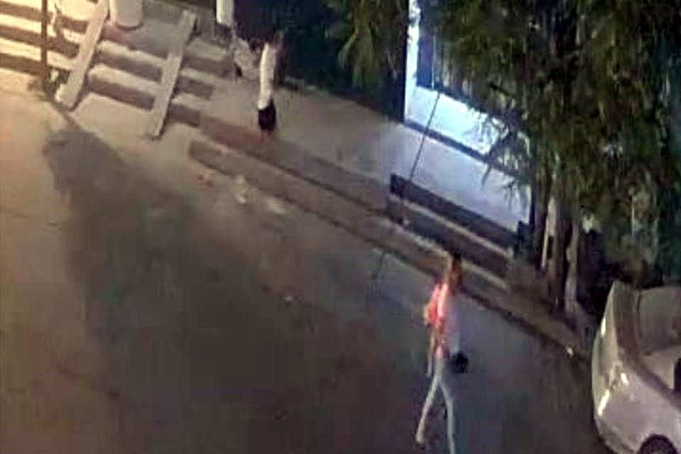 La Fiscalía estatal difundió una fotografía tomada de video donde se ve a las presuntas plagiarias del bebé.