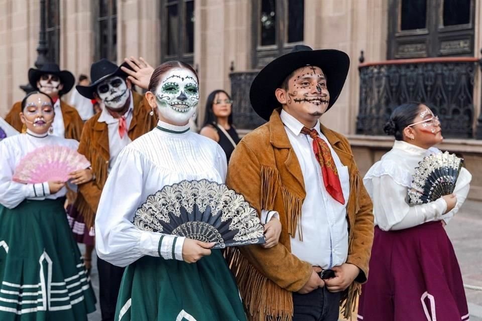 Esta es la quinta edición del Desfile de las Calaveras en la cual participaron más de 2 mil personas.