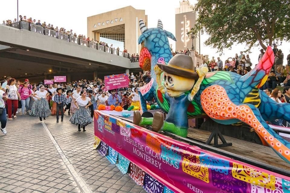 Con apoyo del Gobierno de Monterrey, Festival Santa Lucía y Canaco Monterrey, Jardines de Juan Pablo lleva a la comunidad regiomontana la difusión sobre las celebraciones del Día de Muertos.