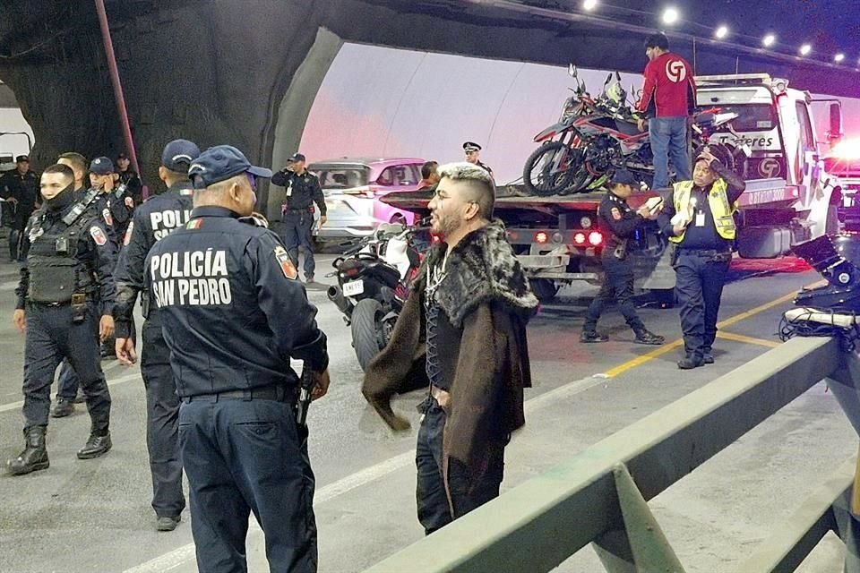 La 'rodada del terror' tuvo vía libre en Monterrey, pese a infracciones viales, pero en San Pedro sí se aplicaron multas.