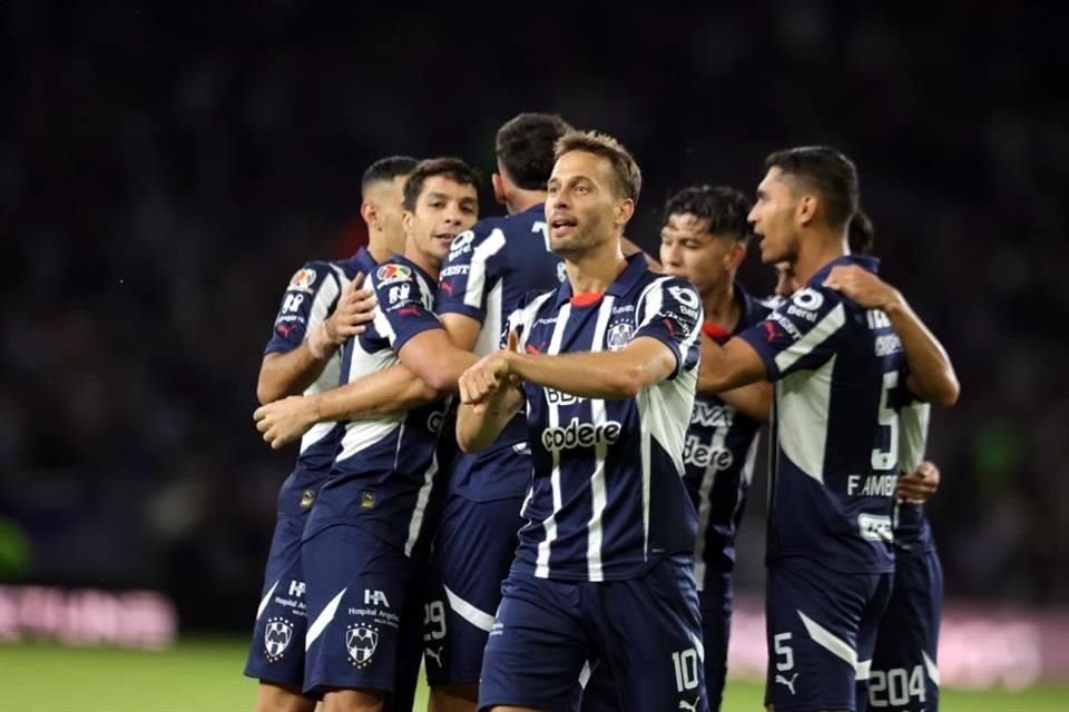 Sergio Canales tuvo un gran primer tiempo, lapso en el que anotó dos goles.