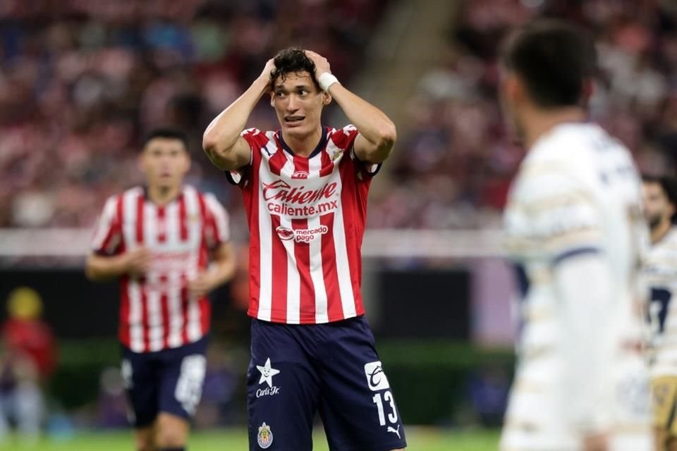 Jesús Orozco en el partido de Chivas vs Pumas.