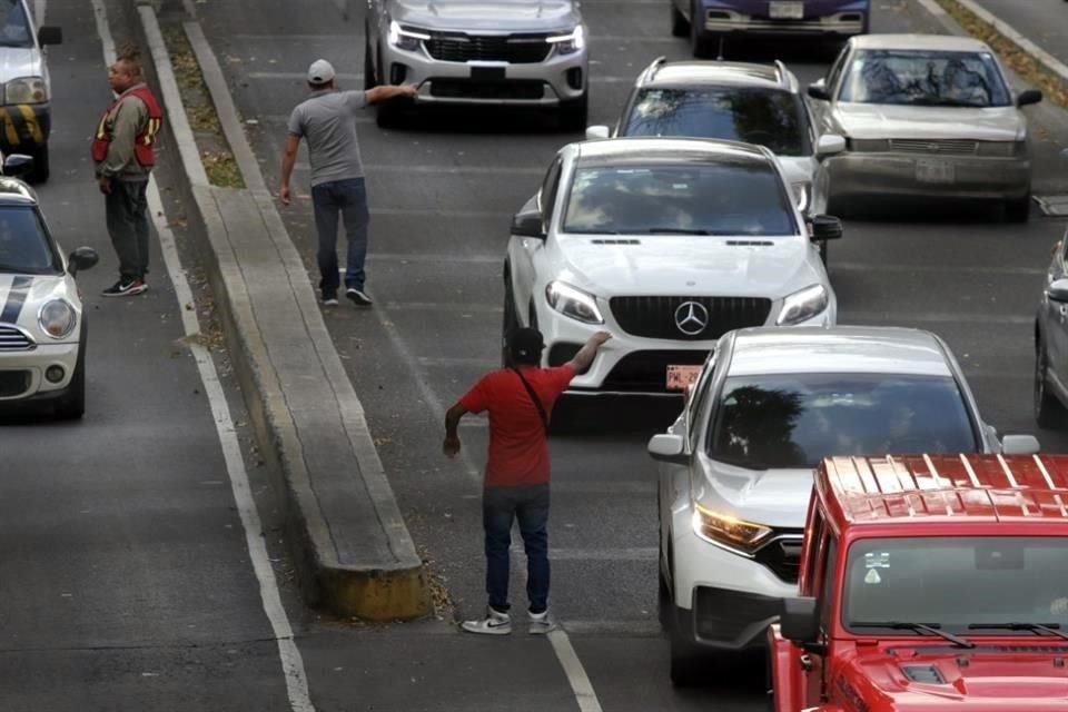 Alcalde de BJ denunció que franeleros que rondan en eventos en Estadio Ciudad de los Deportes o Plaza México operan como crimen organizado.