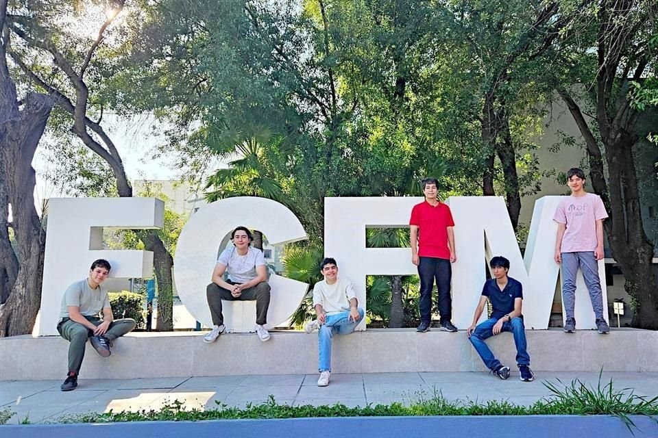 Mateo López (izq. a der.), Trinidad Segovia, Luis Colunga, Sebastián Zabala, David Llanas y Sebastián Montemayor integran la selección de NL 2024 para la Olimpiada Mexicana de Matemáticas.